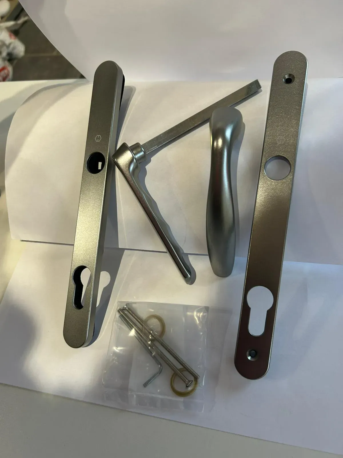 poignet_de_porte_argent_poli_2